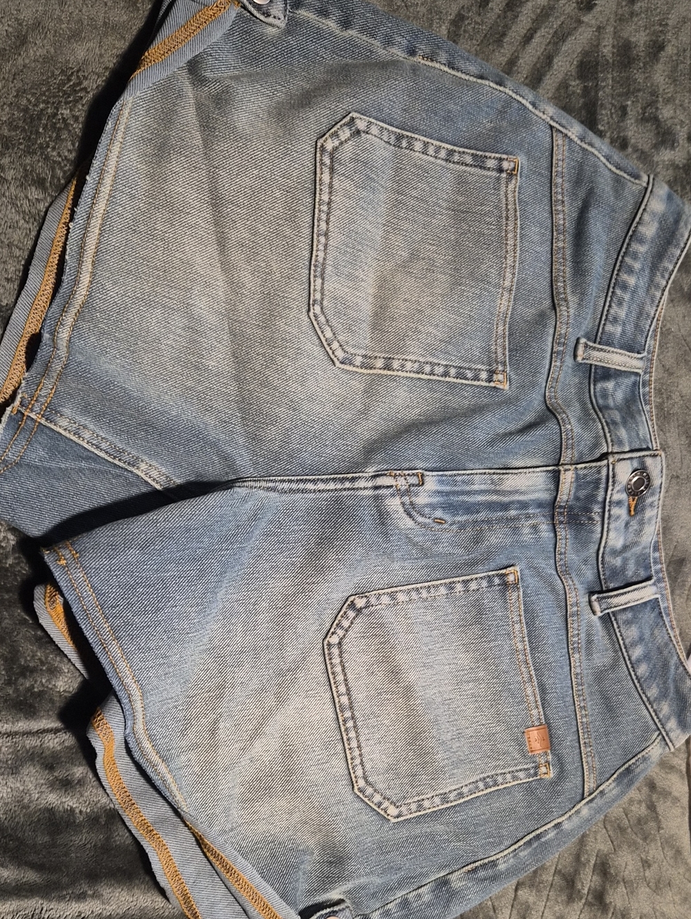 HALARA Rolled Hem Light Blue Washed Denim Shorts